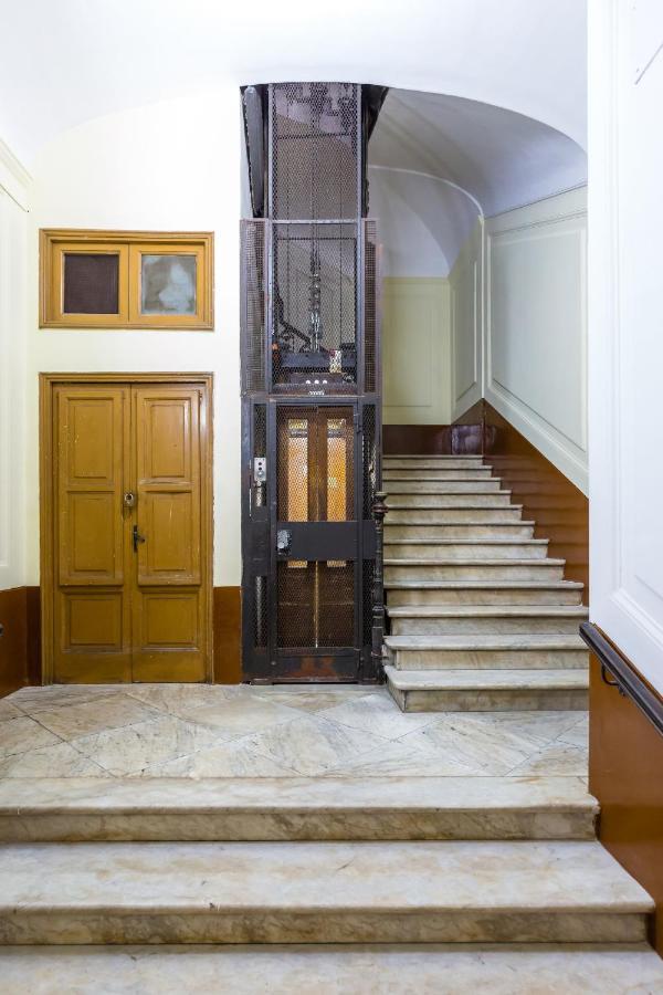 Rettifilo Family Apartment By Wonderful Italy Naples Extérieur photo